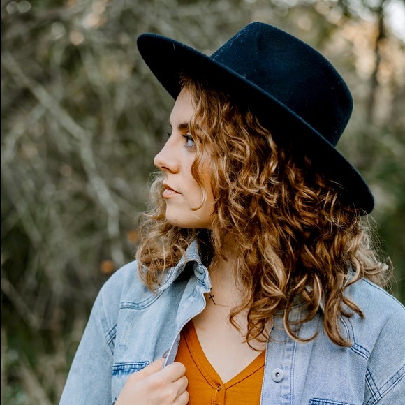 Meet your Posher, Isabel - Picture 1 of 3